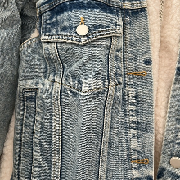 Denim Jacket with faux fur - Picture 7 of 7